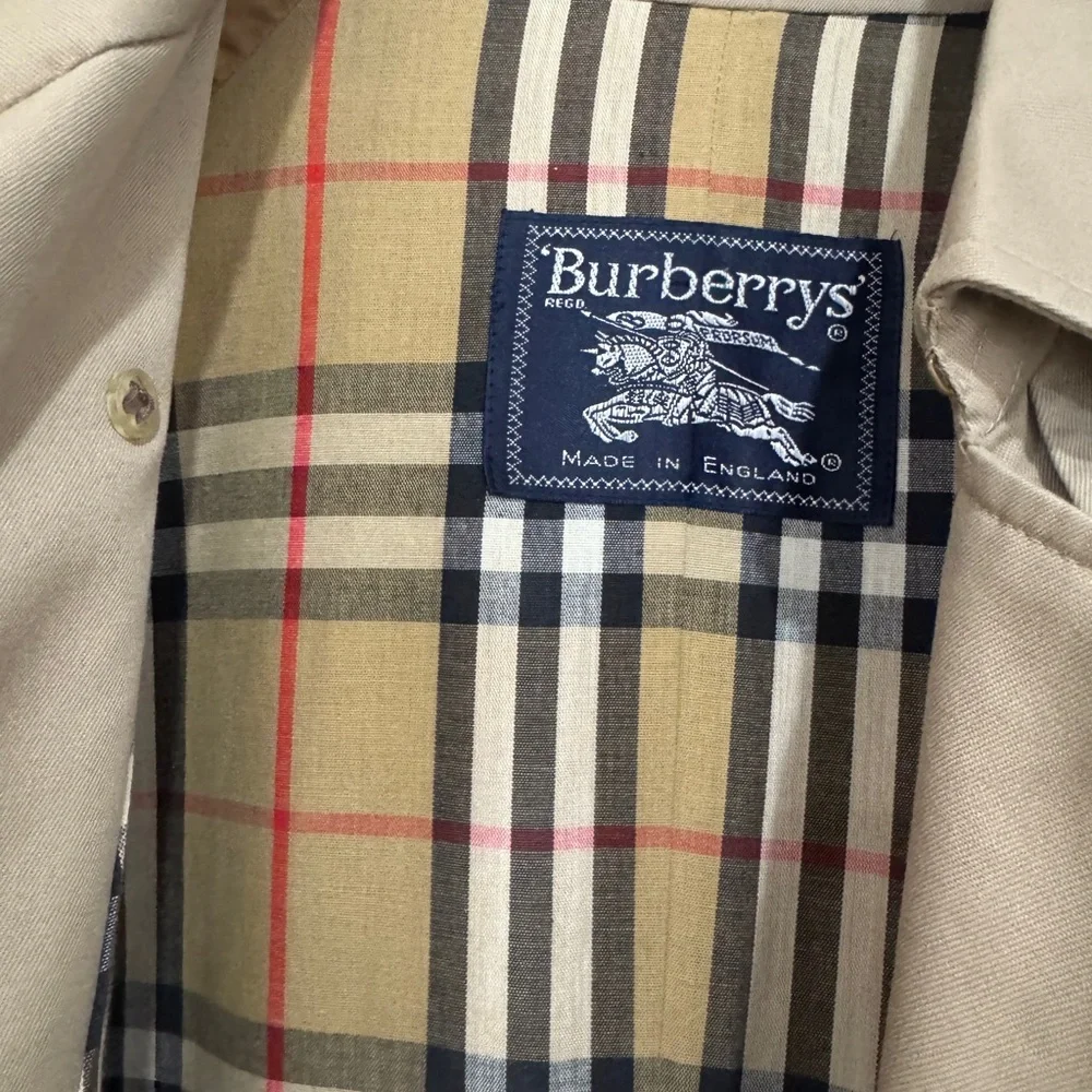 Burberry Vintage Trench - Picture 10 of 16